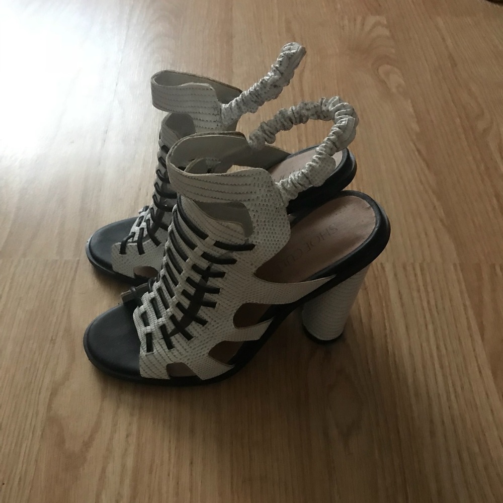Black and White Heels - Picture 3 of 4